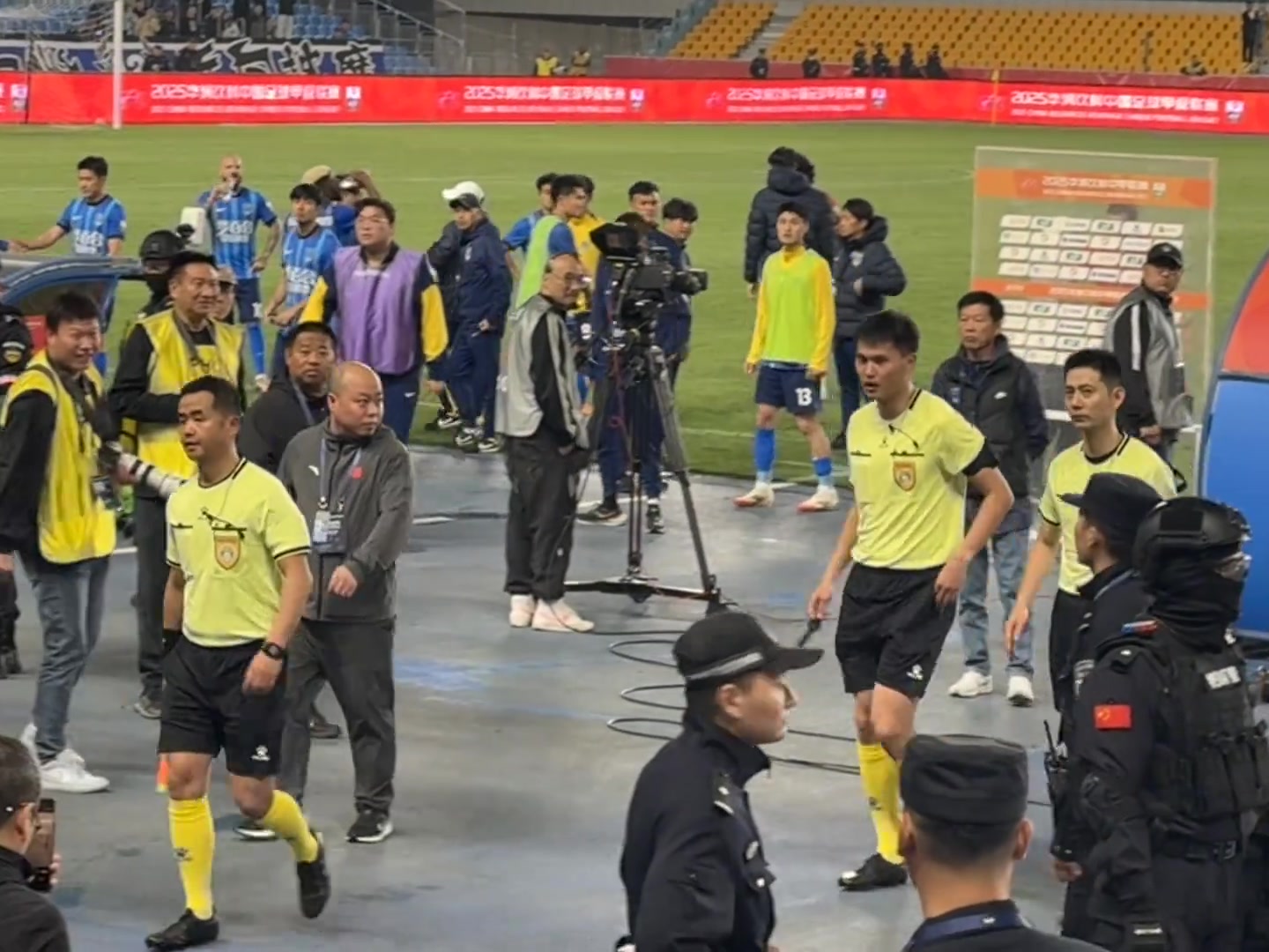 本以為漢堡原諒德甲結(jié)果球迷們不干了